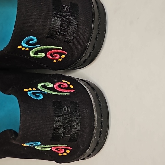 Toms Black Candy Skull Alpargata Flats. EUC - Picture 3 of 5